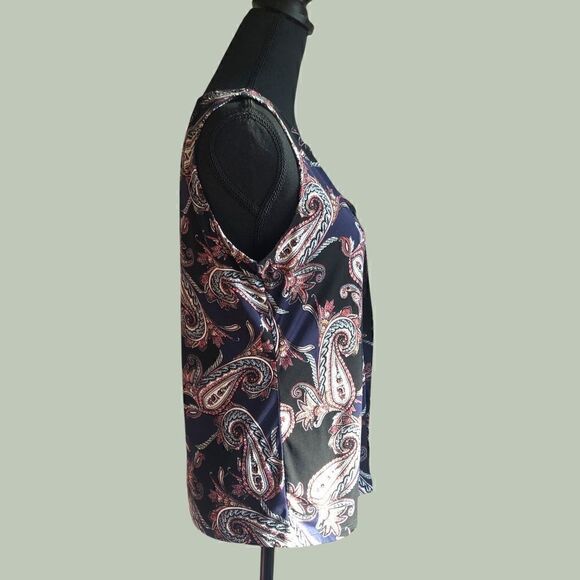 ⭐️ 3 for $30 White House Black Market Paisley Silver Center Clasp Tank Blouse. - Picture 3 of 8